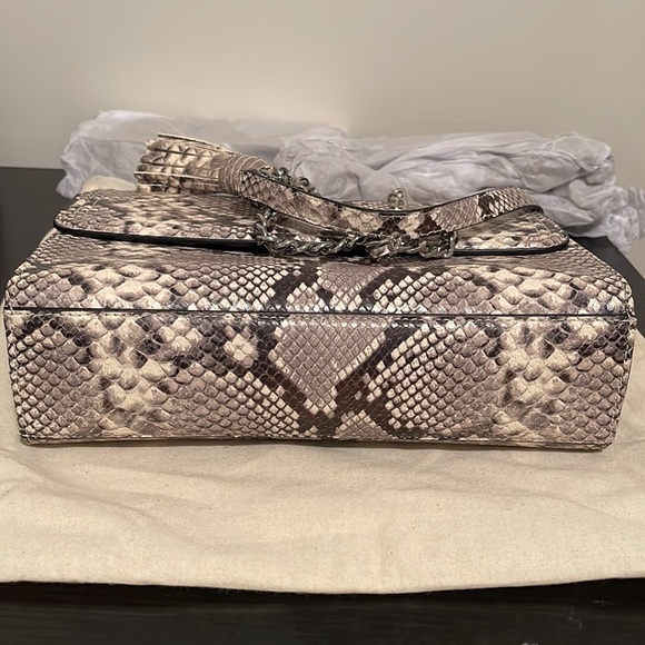 Tory Burch Fleming Snakeskin Embossed Leather convertible shoulder bag - Picture 3 of 7